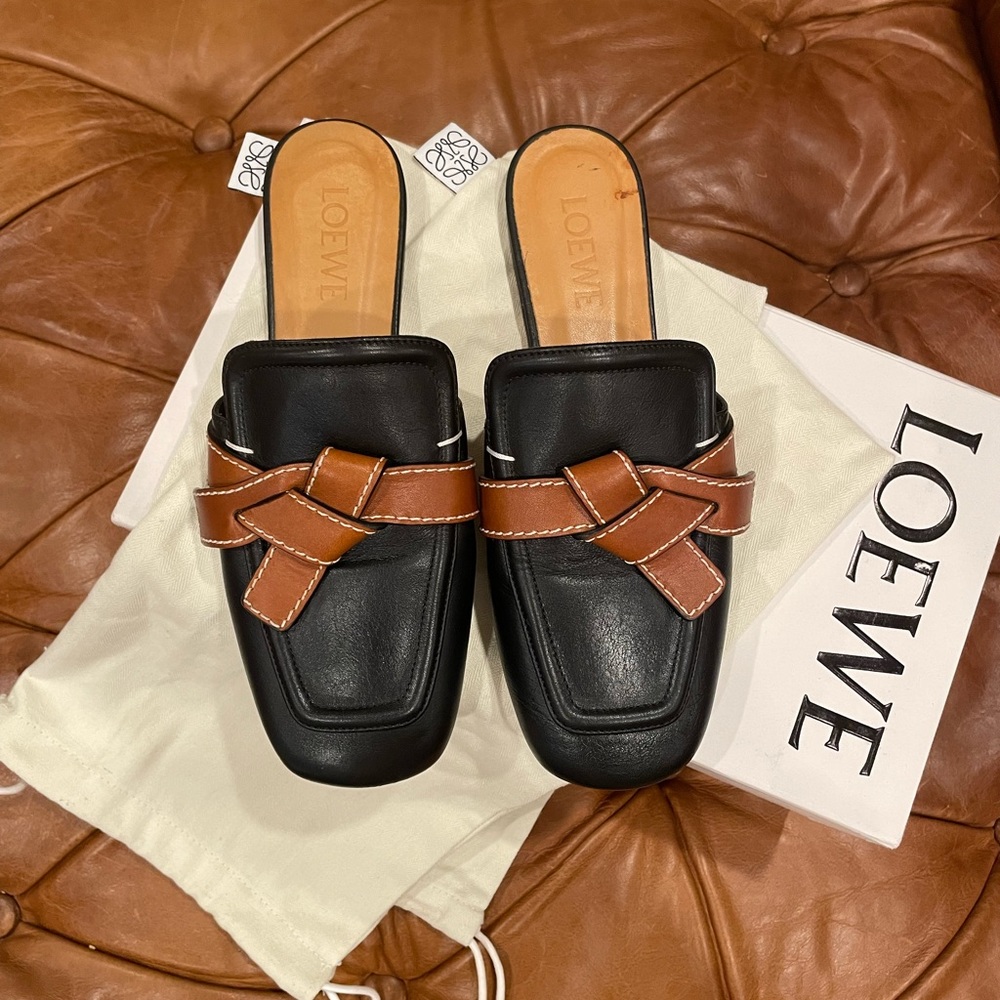Loewe
Gate Flat Leather Mules